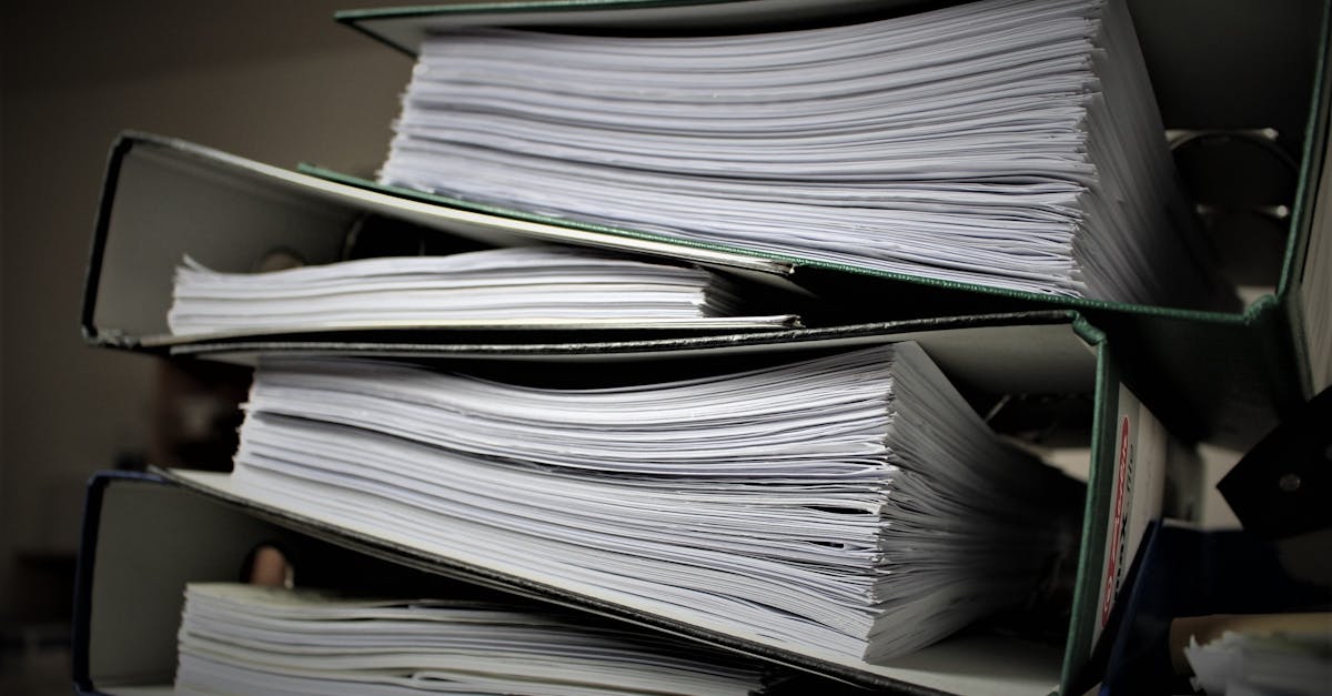 Organisierte Aktenordner als Symbol für Scope, Rollen und Nachweise in der FitSM-Organisationszertifizierung