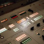 Kontrollpanel als Motiv für LLM-Observability im IT-Betrieb
