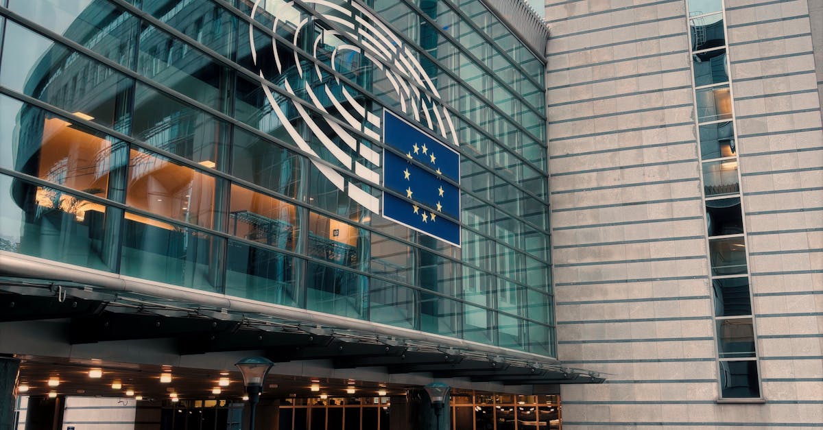 Europäisches Parlamentsgebäude in Brüssel als Symbol für digitale Identität und Verwaltungsplattformen in Europa