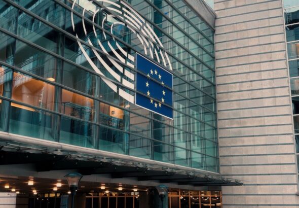 Europäisches Parlamentsgebäude in Brüssel als Symbol für digitale Verwaltung in Europa