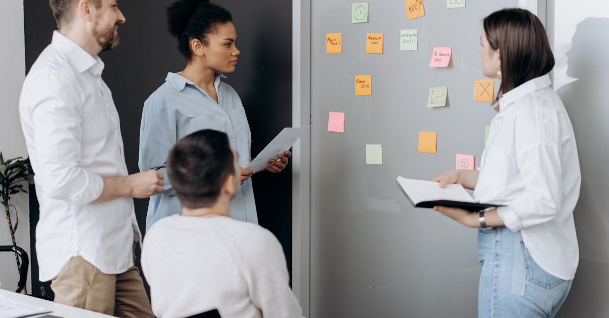 Workshop mit Sticky Notes für ITIL 4 Practice Manager und Teamplanung