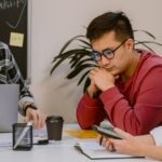 Team in Besprechung zur Planung von ITIL-Weiterbildung und Rollen im Service Management