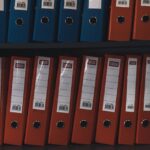 Archivordner im Regal als Sinnbild fuer getestete Restore- und Wiederanlaufpfade in Microsoft 365