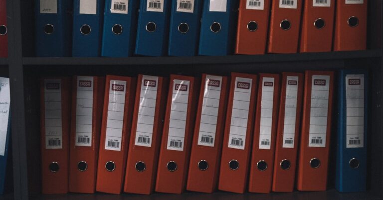 Archivordner im Regal als Sinnbild fuer getestete Restore- und Wiederanlaufpfade in Microsoft 365