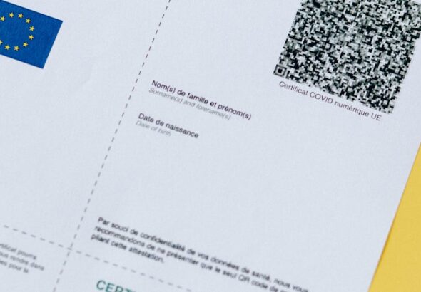 EUDI-Wallet-Nachweis mit QR-Code als Symbol für digitale Identität und Portalbetrieb