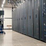 Server-Racks in einem Rechenzentrum als Symbol für die Inventur und Migration kryptografischer Infrastruktur im Unternehmensbetrieb