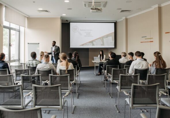 Business-Präsentation als Symbolbild für Skills, Rollen und Weiterbildung im IT-Betrieb