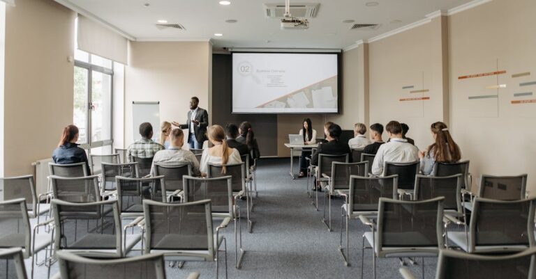 Business-Präsentation als Symbolbild für Skills, Rollen und Weiterbildung im IT-Betrieb
