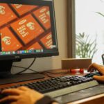 Arbeitsplatz mit Monitor für Windows-MCP-Governance und Connector-Verwaltung