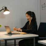Kundensupport mit Headset als Motiv für vernetztes Service-Management bei Atlassian