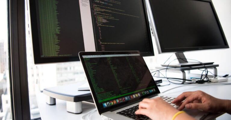 Dokumente und Datenklassen als Grundlage für Service-Schutz