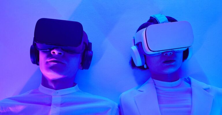 VR-Brillen als Symbol für digitale Werkzeugkontrolle und KI-Schnittstellen