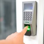 Fingerabdruckscanner als Symbol für zeitlich begrenzte Sonderrechte und Zugriffskontrolle