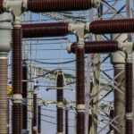 Hochspannungsanlage als Symbol für Stromverbrauch alter Server und Green IT