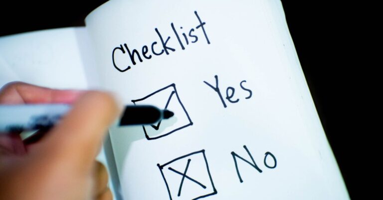 Checklist mit Ja-Nein-Auswahl für Servicekatalog und Freigabegrenzen
