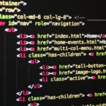 Codeansicht als Symbol für Cloud-Ressourcen, Metadaten und Löschfreigabe