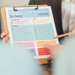 Checkliste auf einem Klemmbrett als Symbol für Rückgabeprüfung beim Providerwechsel