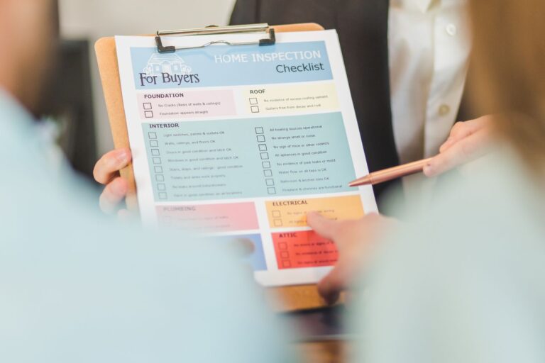 Checkliste auf einem Klemmbrett als Symbol für Rückgabeprüfung beim Providerwechsel